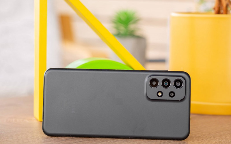Galaxy A23 با نمایشگر بالارده در میان پایین رده ها